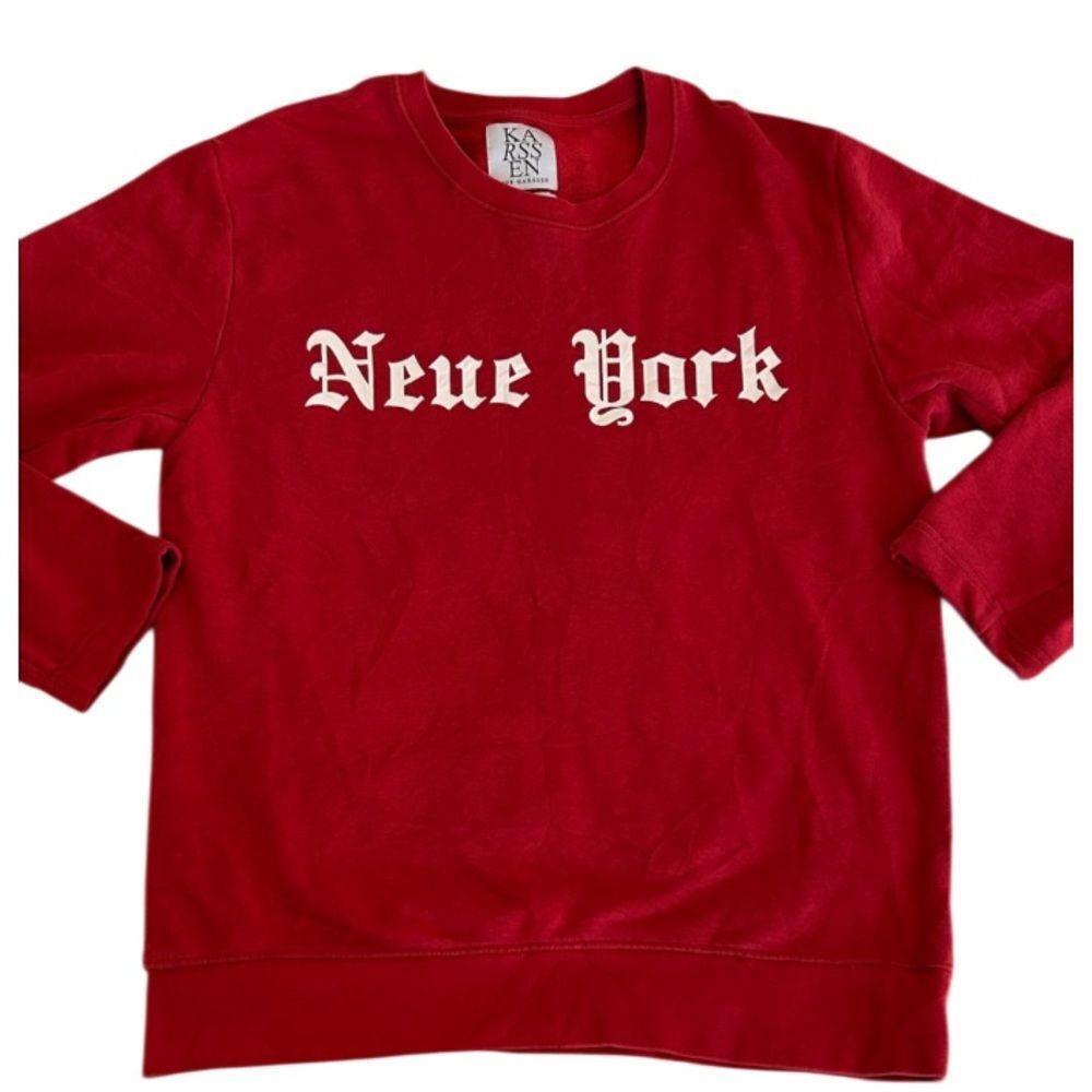 Zoe Karssen Red Crewneck Sweater with White 'Neue York' Logo XL